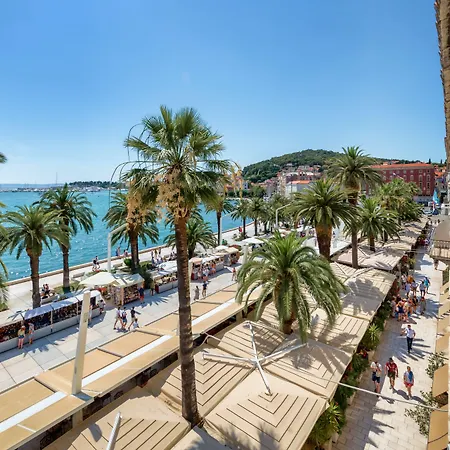 Pensión Palms Promenade Luxury