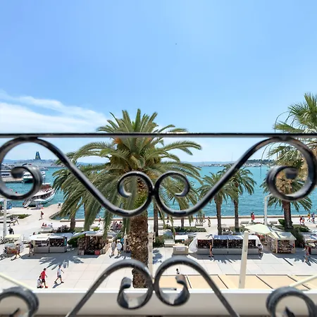 Palms Promenade Luxury Гостьовий будинок